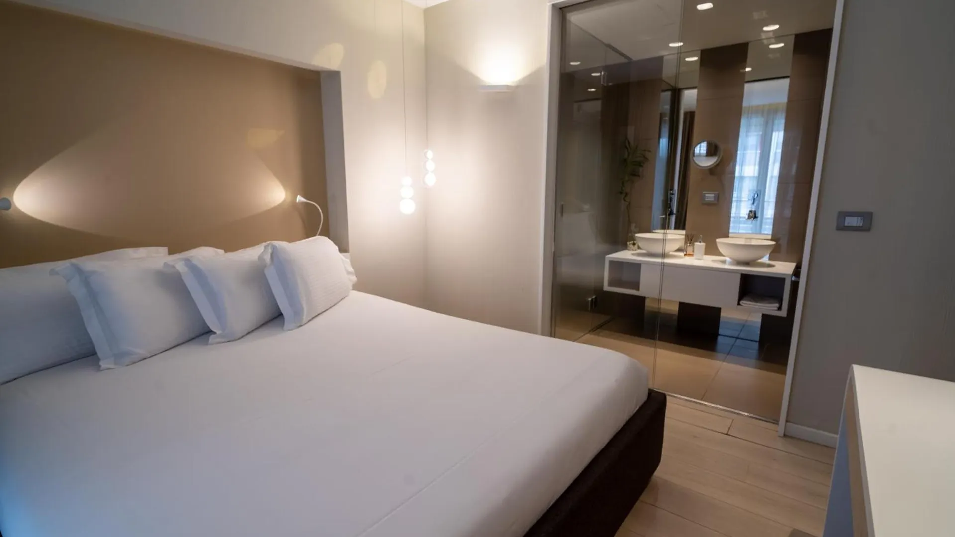 Lake Drive Rooms&Apartments 티라나 알바니아