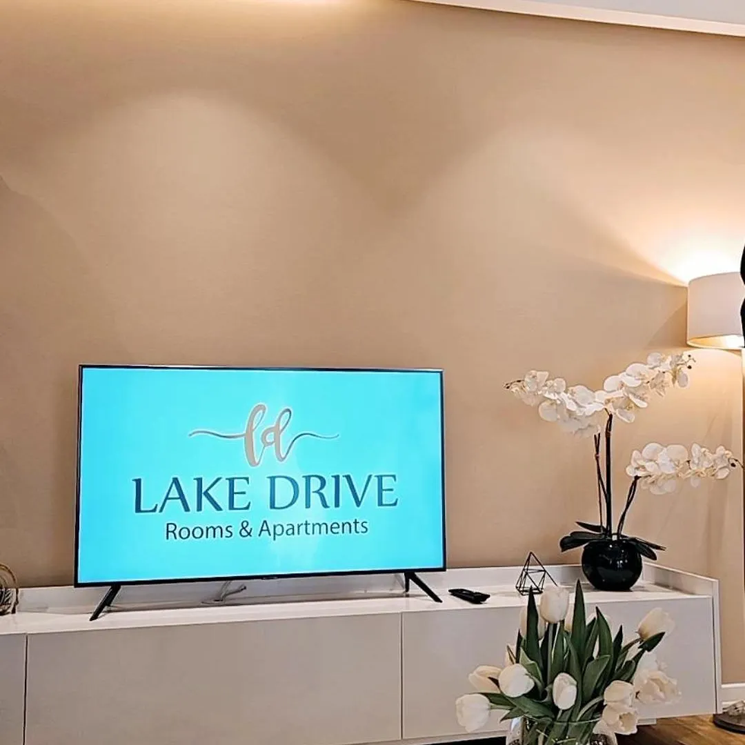 Lake Drive Rooms&Apartments 티라나 아파트호텔