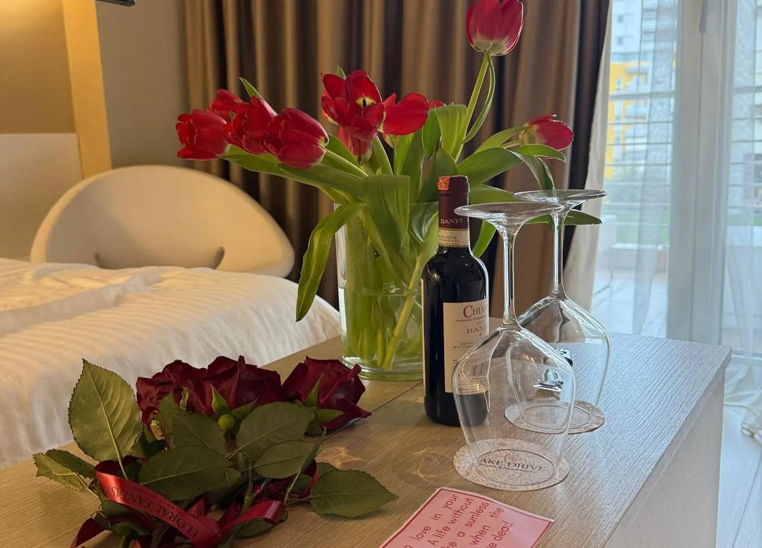 Lake Drive Rooms&Apartments 티라나 아파트호텔