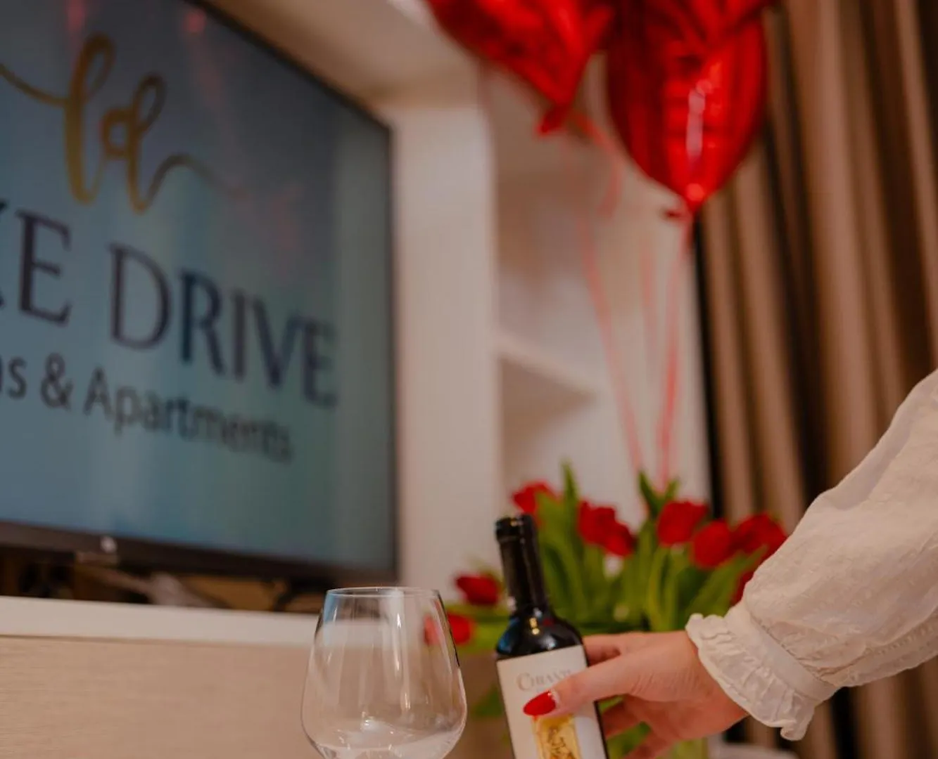 Lake Drive Rooms&Apartments 티라나 아파트호텔