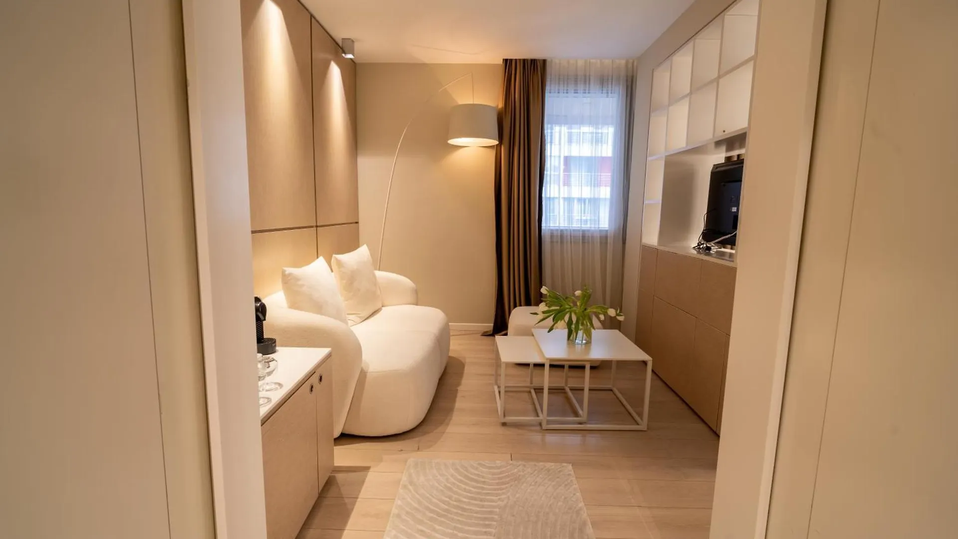 아파트호텔 Lake Drive Rooms&Apartments 티라나