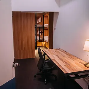 Hostal Bluewaters Pods 38 Hongkong St 