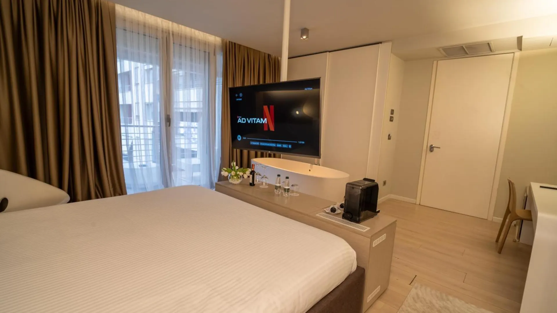 Lake Drive Rooms&Apartments Tirana Albania