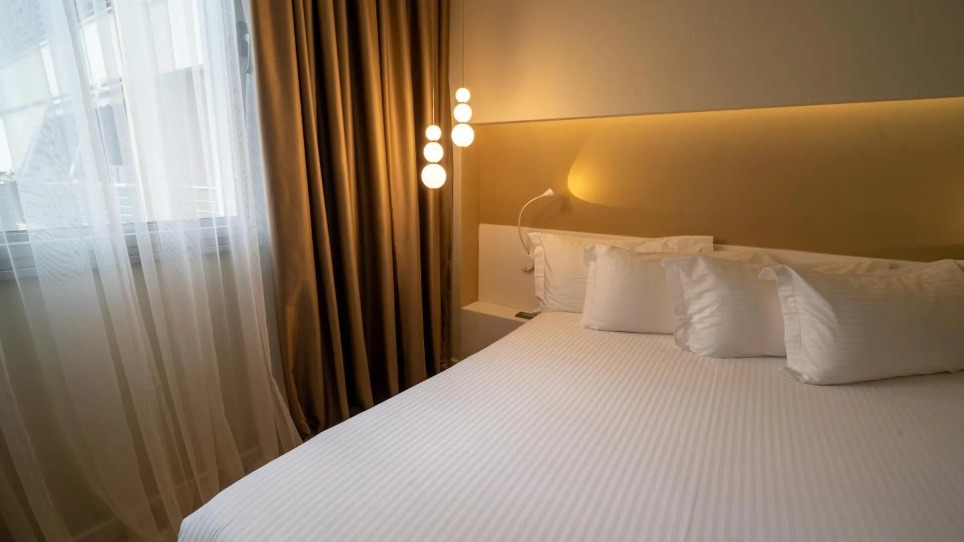 Lake Drive Rooms&Apartments Tirana 4*,  Albania