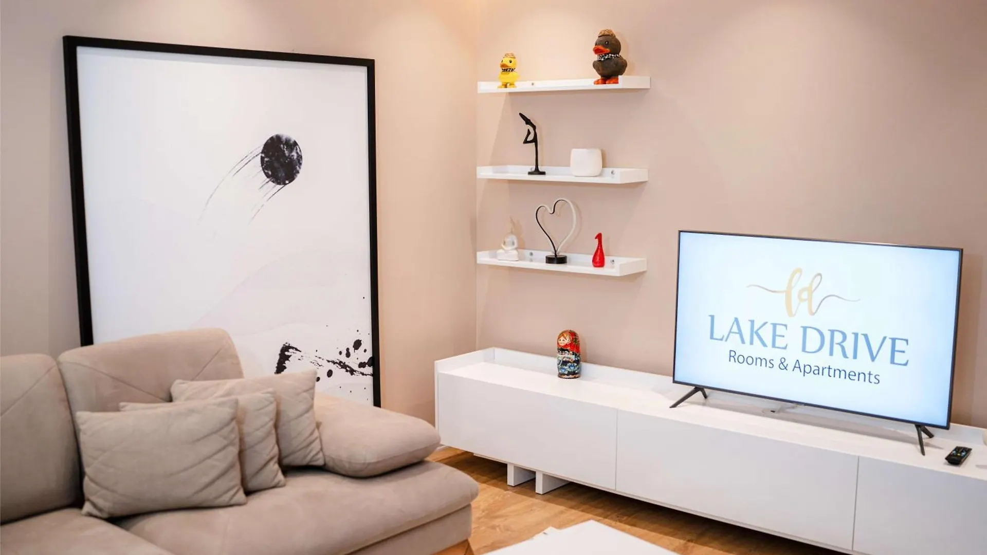 **** Apartahotel Lake Drive Rooms&Apartments Tirana Albania