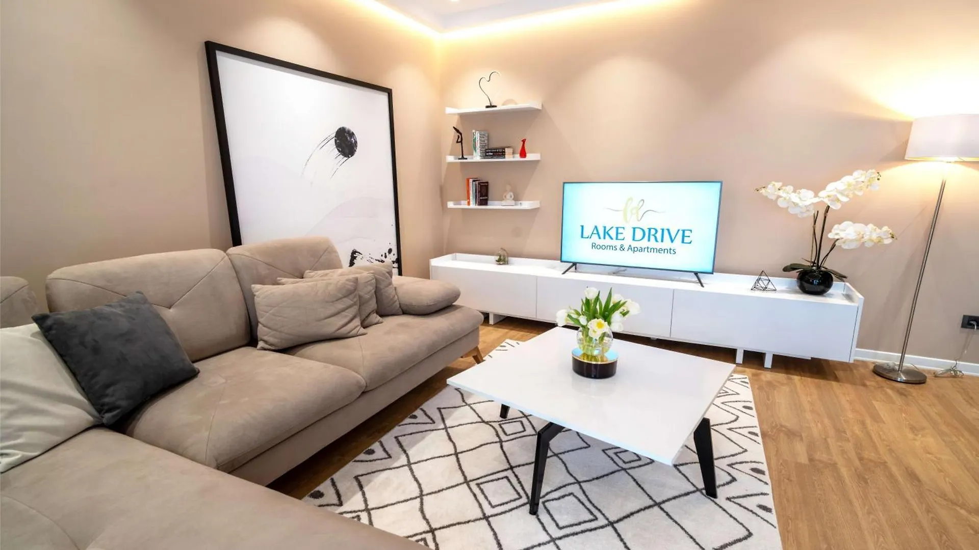 Apartahotel Lake Drive Rooms&Apartments Tirana