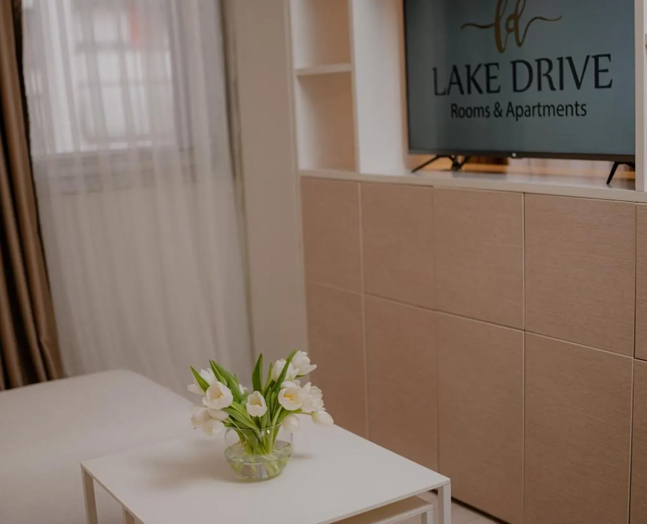 Lake Drive Rooms&Apartments Tirana 4*,  Albania